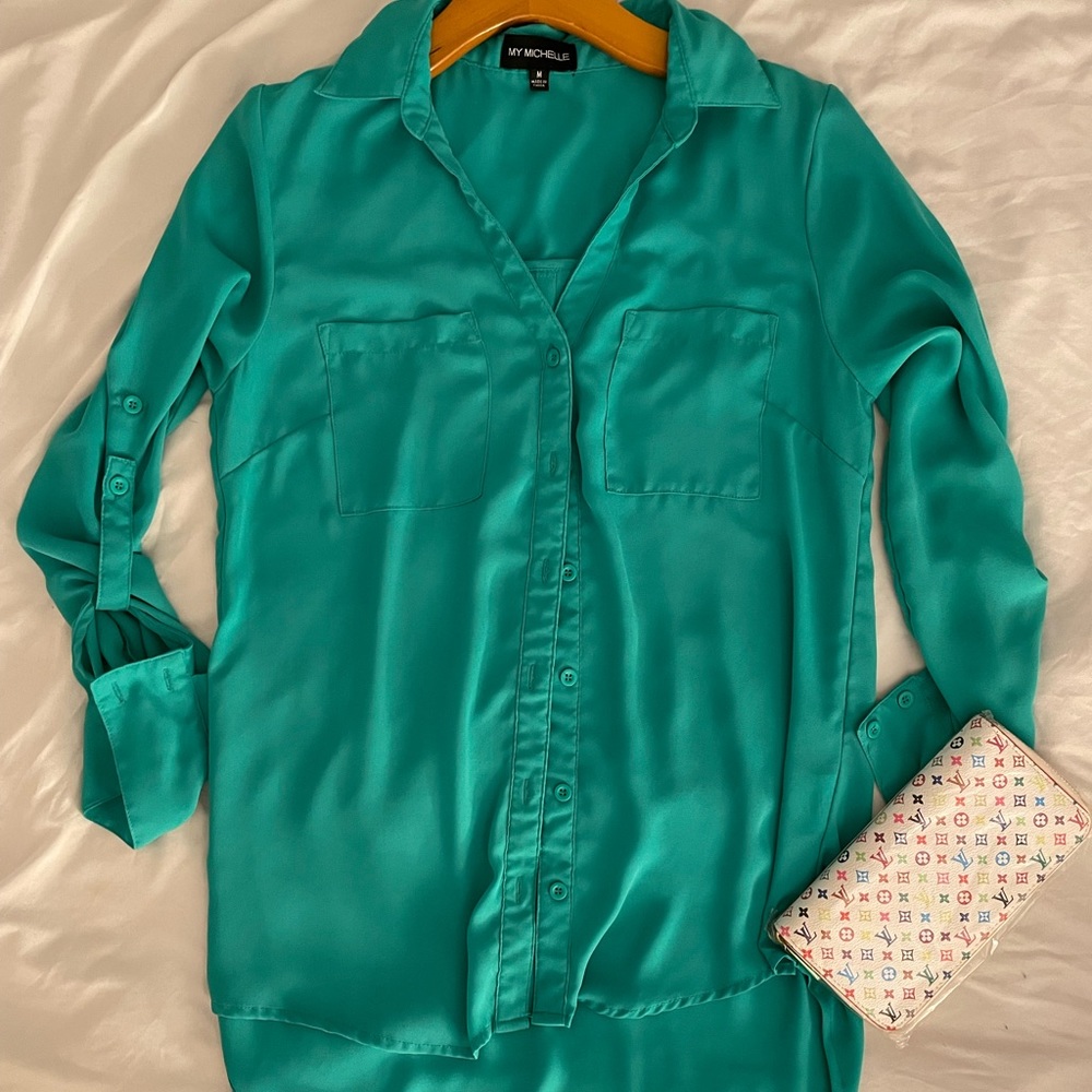 “WOMANS MY MICHELLE LONG SLEEVE TOP” (plus free white top)